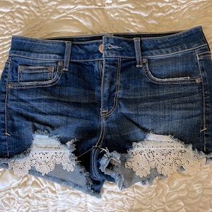 Superstretch American Eagle lace cut off shorts